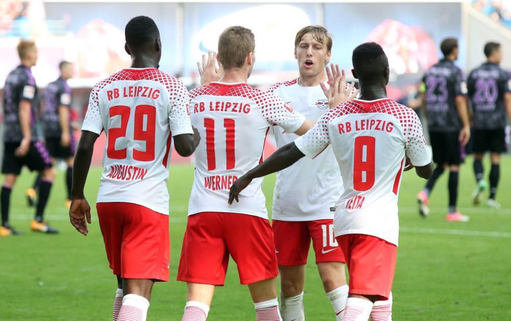 向小球员示 向小球员示